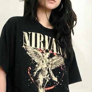 UNISEX "NIRVANA" IN UTERO SPLATTER GRAPHIC T-SHIRT.